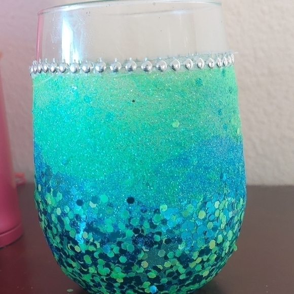 HANDMADE blue and green Glitter Ombré Wine Glass - Picture 8 of 8